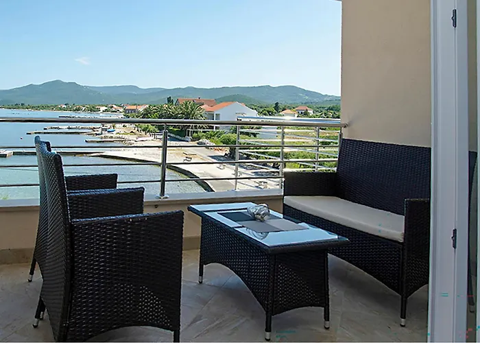 1 Bedroom Stunning In *