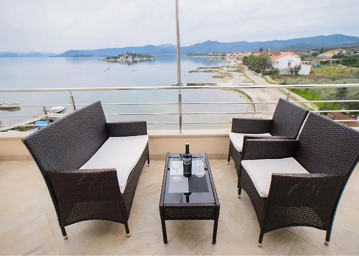 1 Bedroom Stunning In 아파트 스레세르