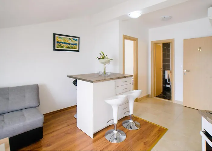 1 Bedroom Stunning In 아파트