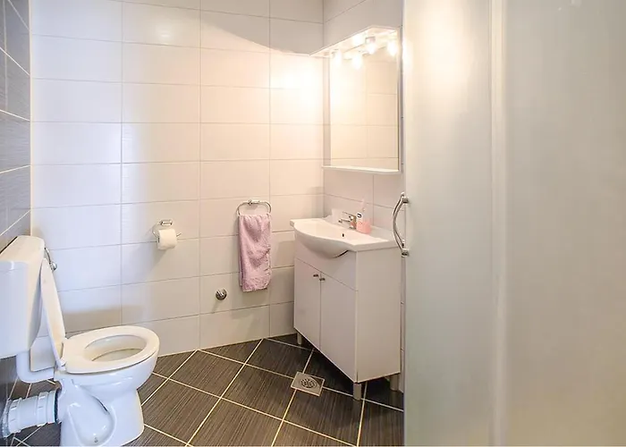 1 Bedroom Stunning In 스레세르