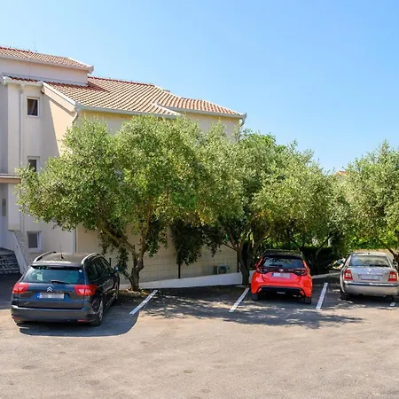 1 Bedroom Stunning In *